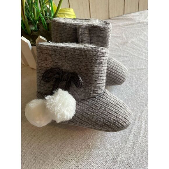 Gray Toddler Booties with Pom Poms Size 3.5 NWOT - Picture 3 of 9